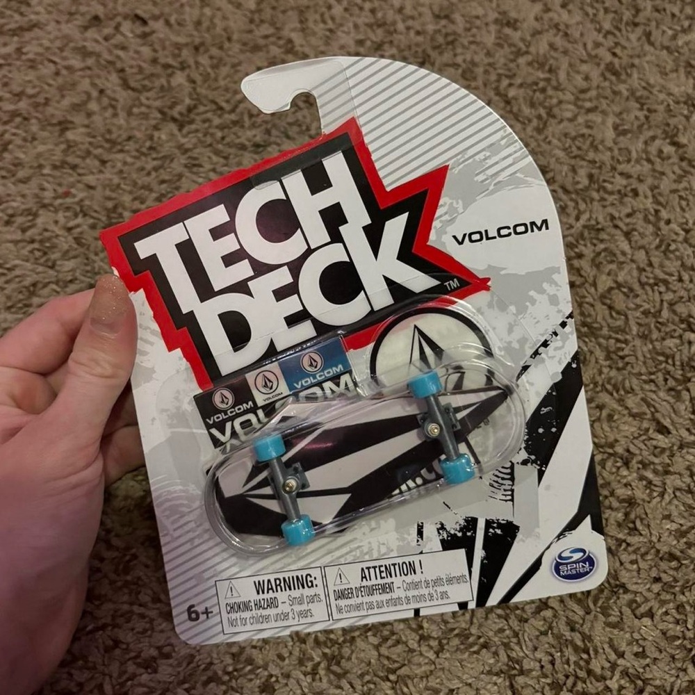 Tech Deck Ultra Rare Volcom Diamond Shape Logo Fingerboard